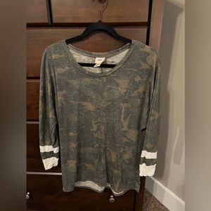 Daytrip 3/4 sleeve camp top